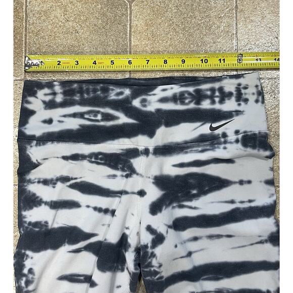 Nike Dri Fit Cropped Leggings Zebra Stripe Gray/White Sz Small Activewear Gym - Picture 3 of 8